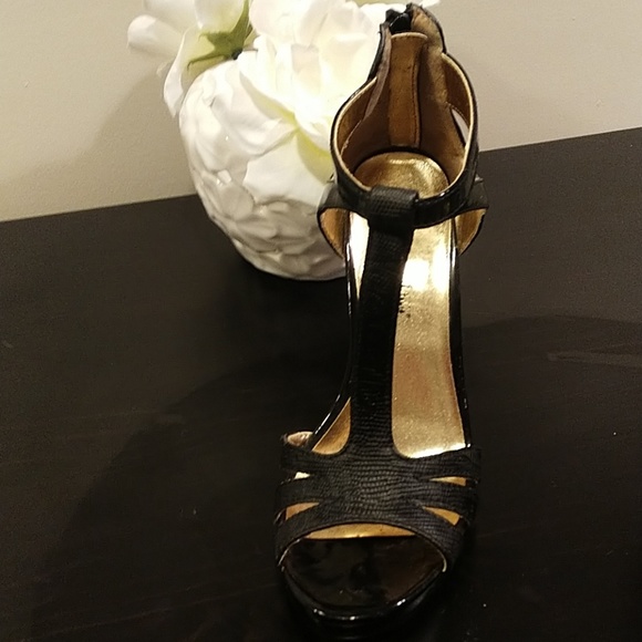 Heels - Picture 2 of 4